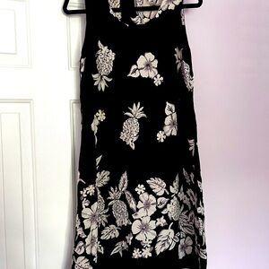 Peppermint bay sundress
Floral and pineapple all over print
Beading is in front